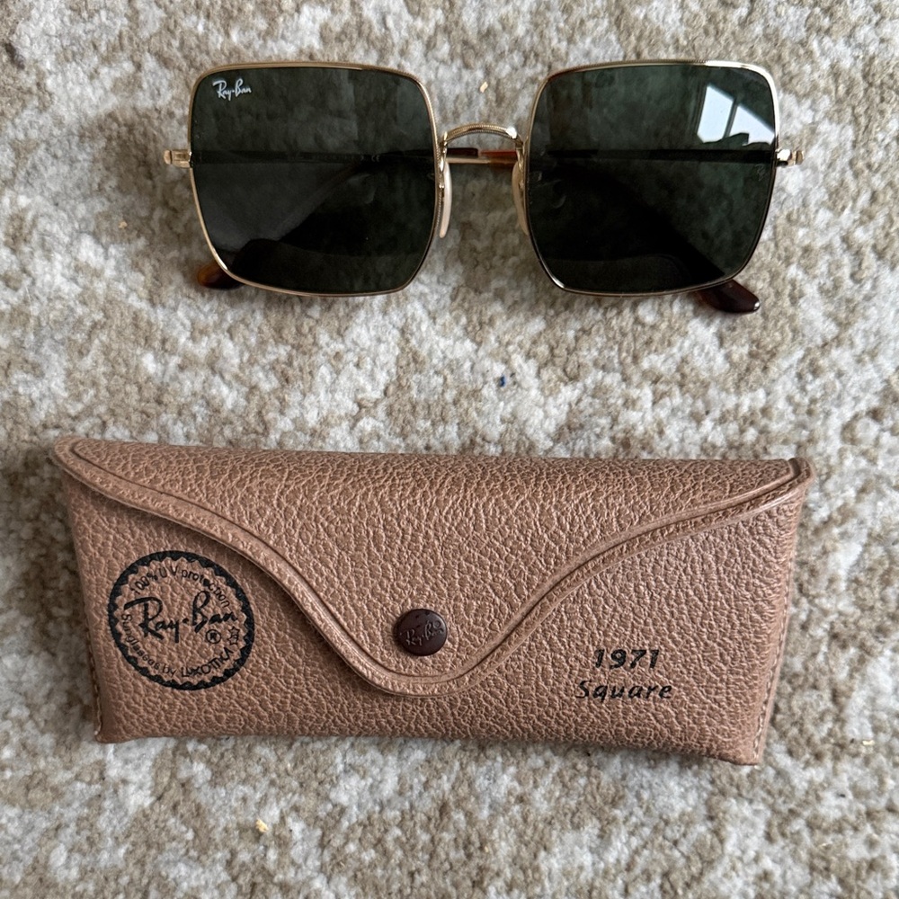 Ray-Ban Gold Frame Sunglasses with Dark Green Lenses